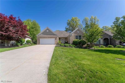 /international/us/395-white-spruce-drive-macedonia-oh-110107953545/