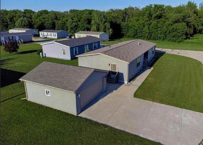 /international/us/897-e-lake-street-lake-mills-wi-110108394326/