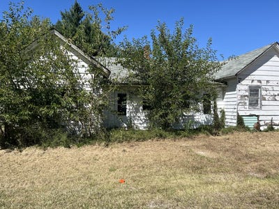/international/us/506-mclean-street-colchester-il-110094607269/