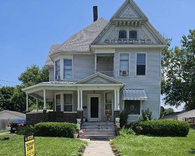 /international/us/75-division-street-galesburg-il-110100549357/