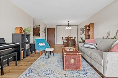 /international/us/1871-silver-bell-road-eagan-mn-110106171036/