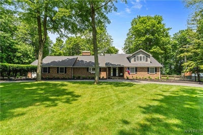 /international/us/9800-hollingson-road-clarence-ny-110100126965/
