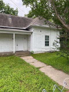 /international/us/904-e-college-street-terrell-tx-110107940682/