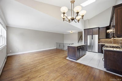 /international/us/6933-little-neck-parkway-glen-oaks-ny-110107542899/