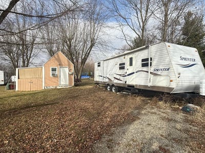 /international/us/12011-canary-street-brookville-in-110104557395/