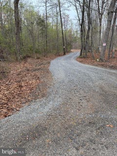 /international/us/23-taylor-road-louisa-va-110107167576/