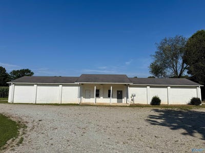 /international/us/15549-brownsferry-road-athens-al-110106759744/