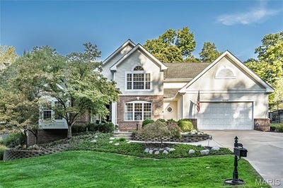 /international/us/13243-weatherfield-drive-maryland-heights-mn-110120578677/