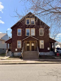 /international/us/309-311-maple-street-ishpeming-mi-110107959650/
