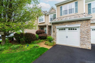 /international/us/908-huntington-drive-fishkill-ny-110108016677/