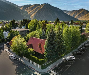/international/us/111-131-n-east-ave-ketchum-id-110100590881/