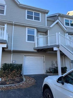 /international/us/253-windward-drive-port-jefferson-ny-110108437634/