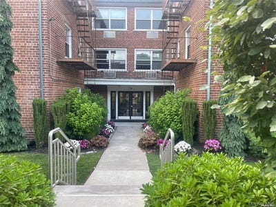 /international/us/111-s-centre-avenue-rockville-centre-ny-110107681364/
