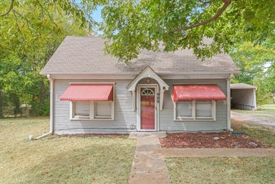 /international/us/909-n-naid-street-grand-saline-tx-110109955875/