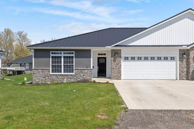 /international/us/243-auseon-court-hillsdale-mi-110107630561/