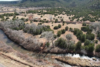 /international/us/county-b29c-road-villanueva-nm-110108206115/