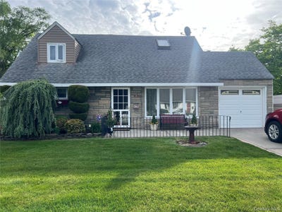 /international/us/317-herbert-place-bethpage-ny-110108267426/