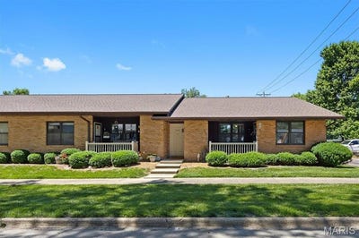 /international/us/1314-pine-street-highland-il-110108571842/