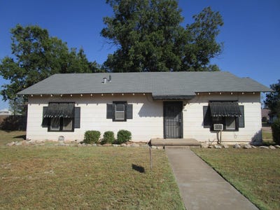 /international/us/402-n-3rd-street-crowell-tx-110105038723/