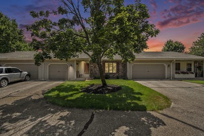 /international/us/2864-hidden-view-drive-se-caledonia-mi-110101117522/