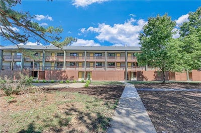 /international/us/710-jesse-jewell-parkways-se-gainesville-ga-110104622801/