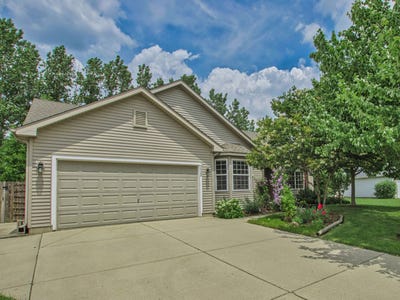/international/us/5928-bluegrass-trail-mchenry-il-110108478663/
