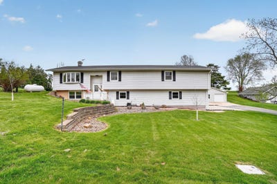 /international/us/7262-hudson-heights-drive-hudson-ia-110107701464/