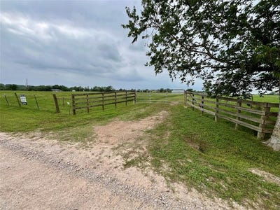 /international/us/8573-loop-road-bellville-tx-110103482563/