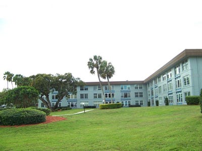 /international/us/333-lake-howard-drive-nw-winter-haven-fl-110098003307/