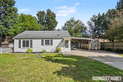 /international/us/8242-freeland-avenue-sw-byron-center-mi-110119984847/