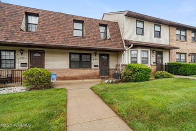 /international/us/103-village-green-way-hazlet-nj-110100509437/