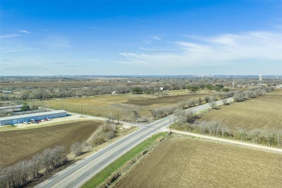 /international/us/600-nw-river-rd-martindale-tx-110107318093/