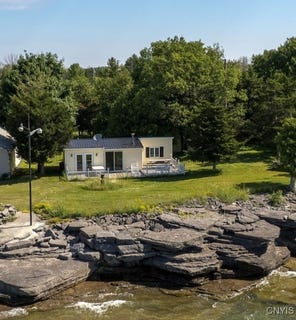/international/us/5366-clark-point-road-henderson-ny-110100531425/