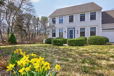 /international/us/9-beachway-road-east-sandwich-ma-110107820475/