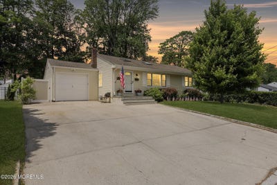 /international/us/208-martin-place-middletown-nj-110109058806/