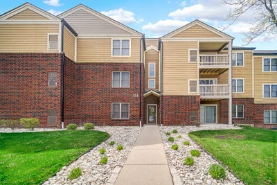 /international/us/124-glengarry-drive-bloomingdale-il-110107466048/