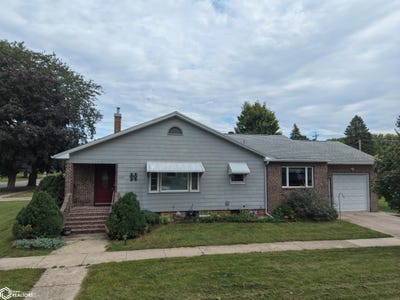/international/us/1101-1st-avenue-ackley-ia-110110255384/