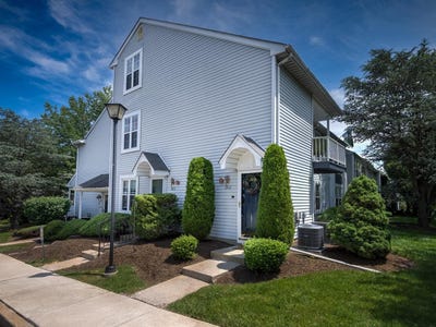 /international/us/1816-society-place-newtown-pa-110108716800/