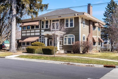 /international/us/1004-e-main-street-stoughton-wi-110107464256/
