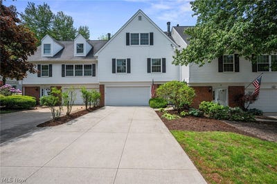 /international/us/25-commons-court-chagrin-falls-oh-110108259315/