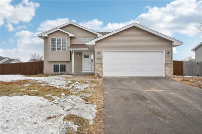 /international/us/2132-emerson-road-s-cambridge-mn-110106002672/