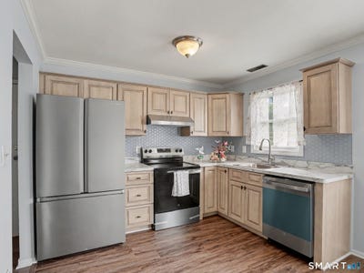 /international/us/85-carriage-path-s-milford-ct-110108799897/