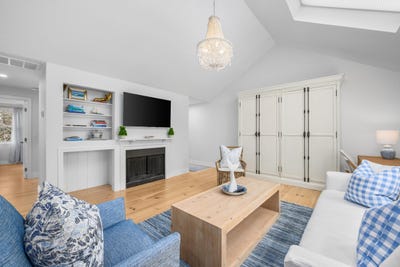 /international/us/216-orleans-road-north-chatham-ma-110108096295/