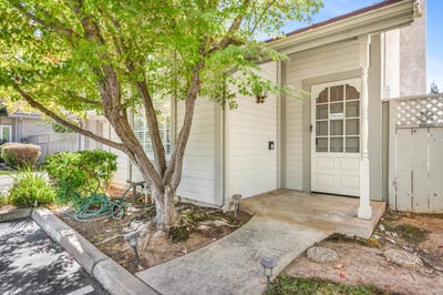 /international/us/9128-n-stoneridge-lane-fresno-ca-110120105559/