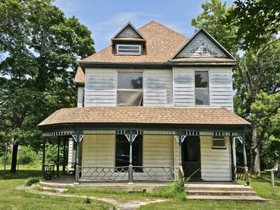 /international/us/153-e-blow-street-granby-mo-110101054022/