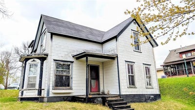 /international/us/112-bluff-street-e-lake-benton-mn-110104270099/