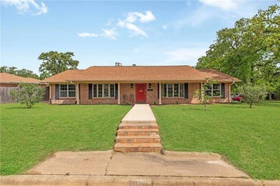 /international/us/2405-burton-drive-bryan-tx-110107464880/