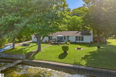 /international/us/7838-s-lakeview-traverse-city-mi-110110272952/