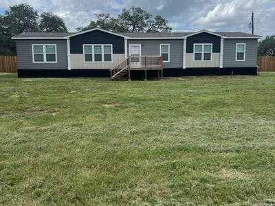 /international/us/112-county-road-158-floresville-tx-110108607640/