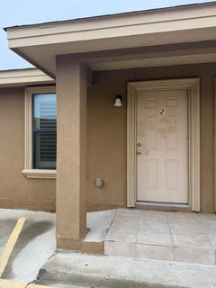 /international/us/1520-eidson-rd-eagle-pass-tx-110106337567/